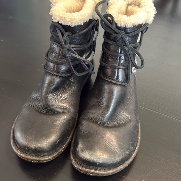 Ugg Black Leather Boots with Cream Fur Lining - Picture 4 of 7